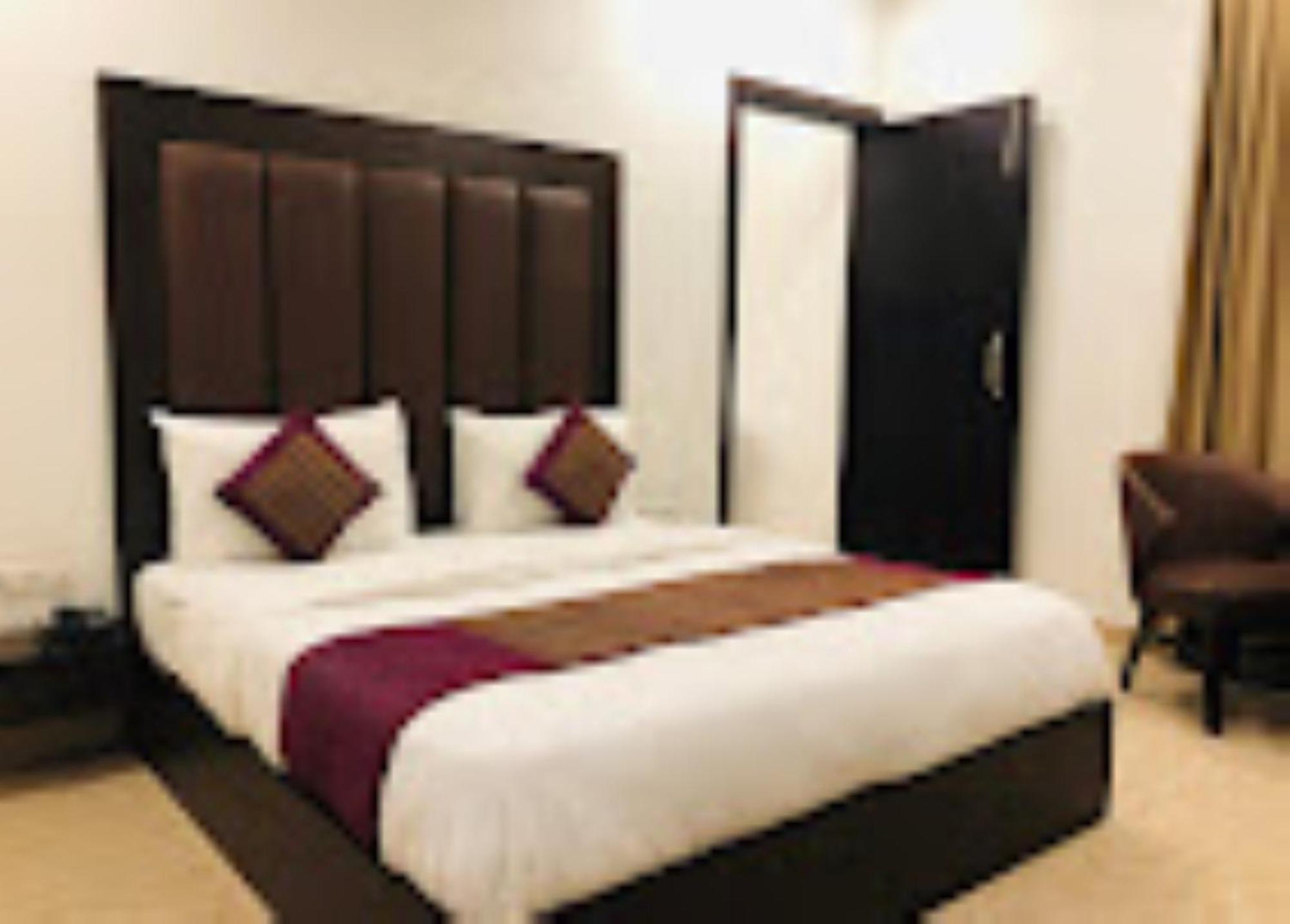 Hotel Royal Palace Hapur Экстерьер фото