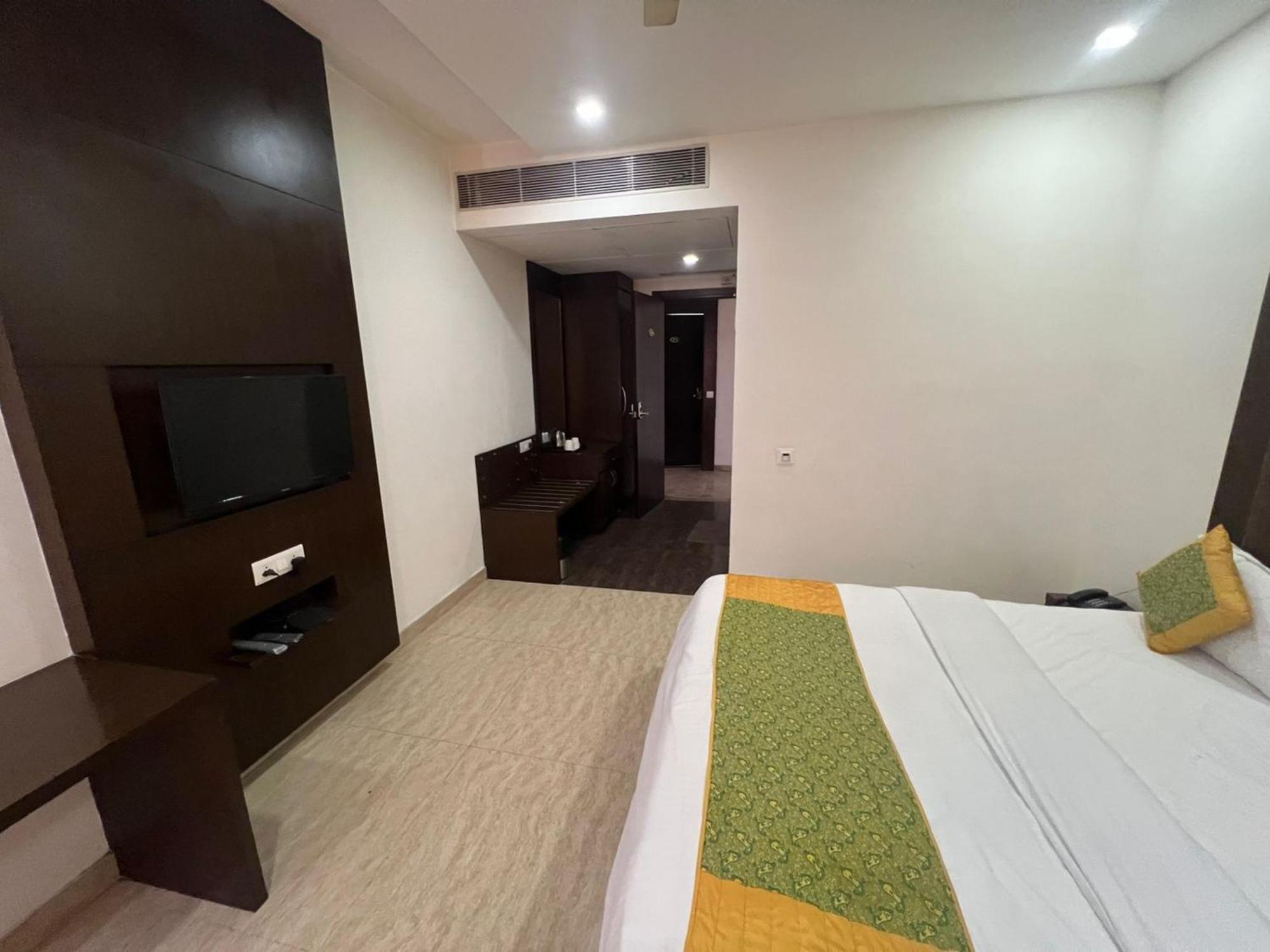 Hotel Royal Palace Hapur Экстерьер фото