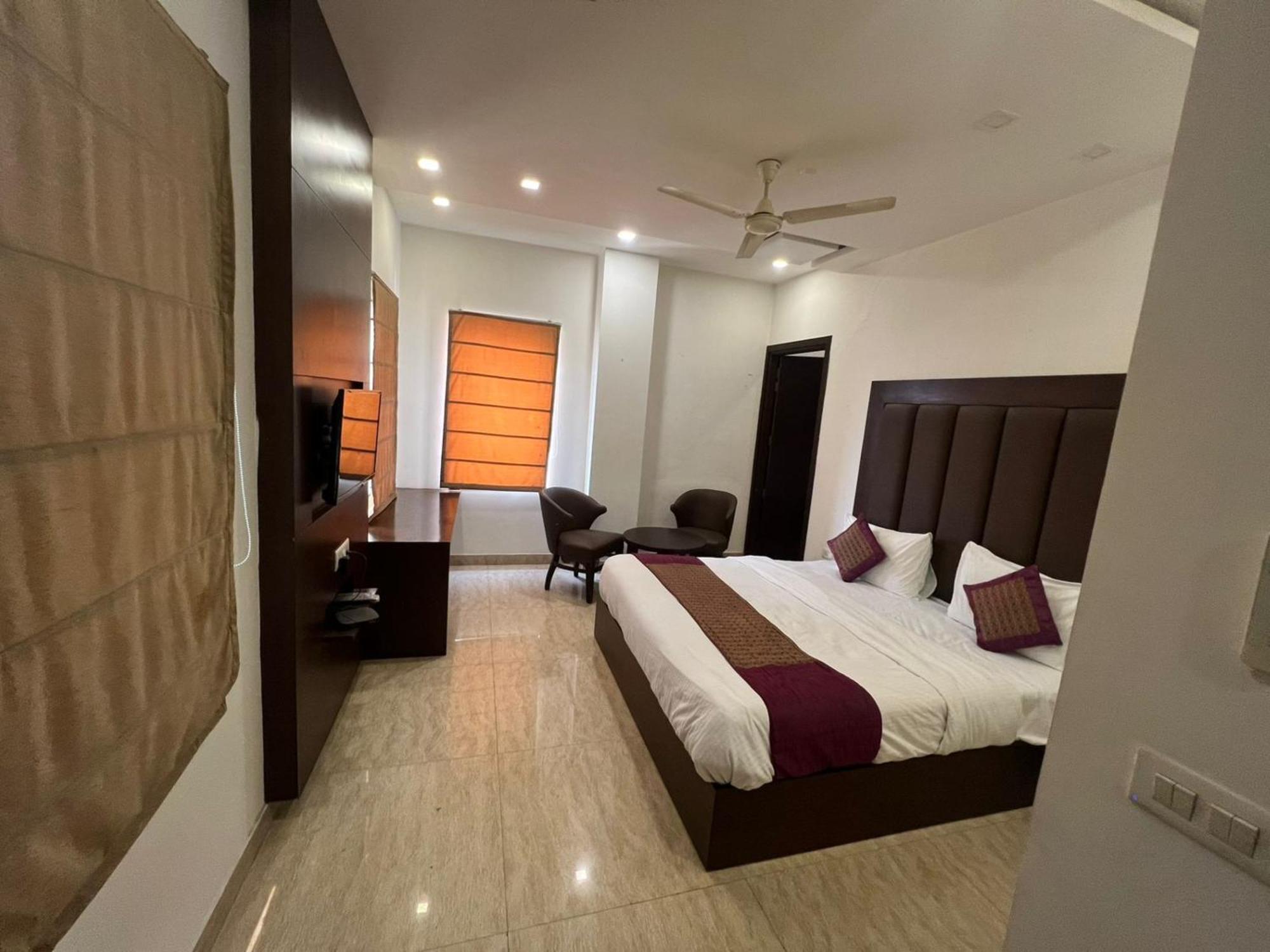 Hotel Royal Palace Hapur Экстерьер фото