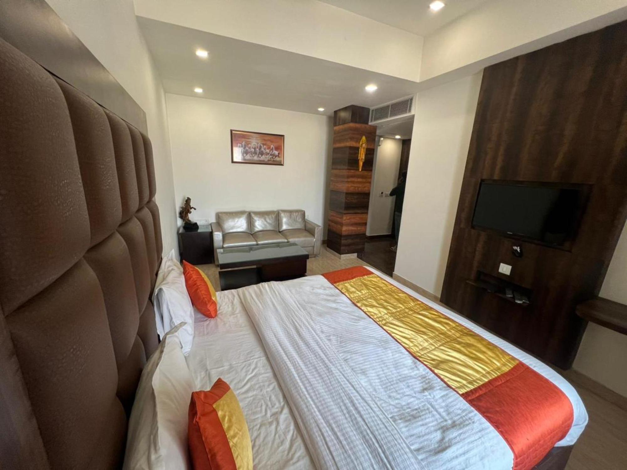 Hotel Royal Palace Hapur Экстерьер фото