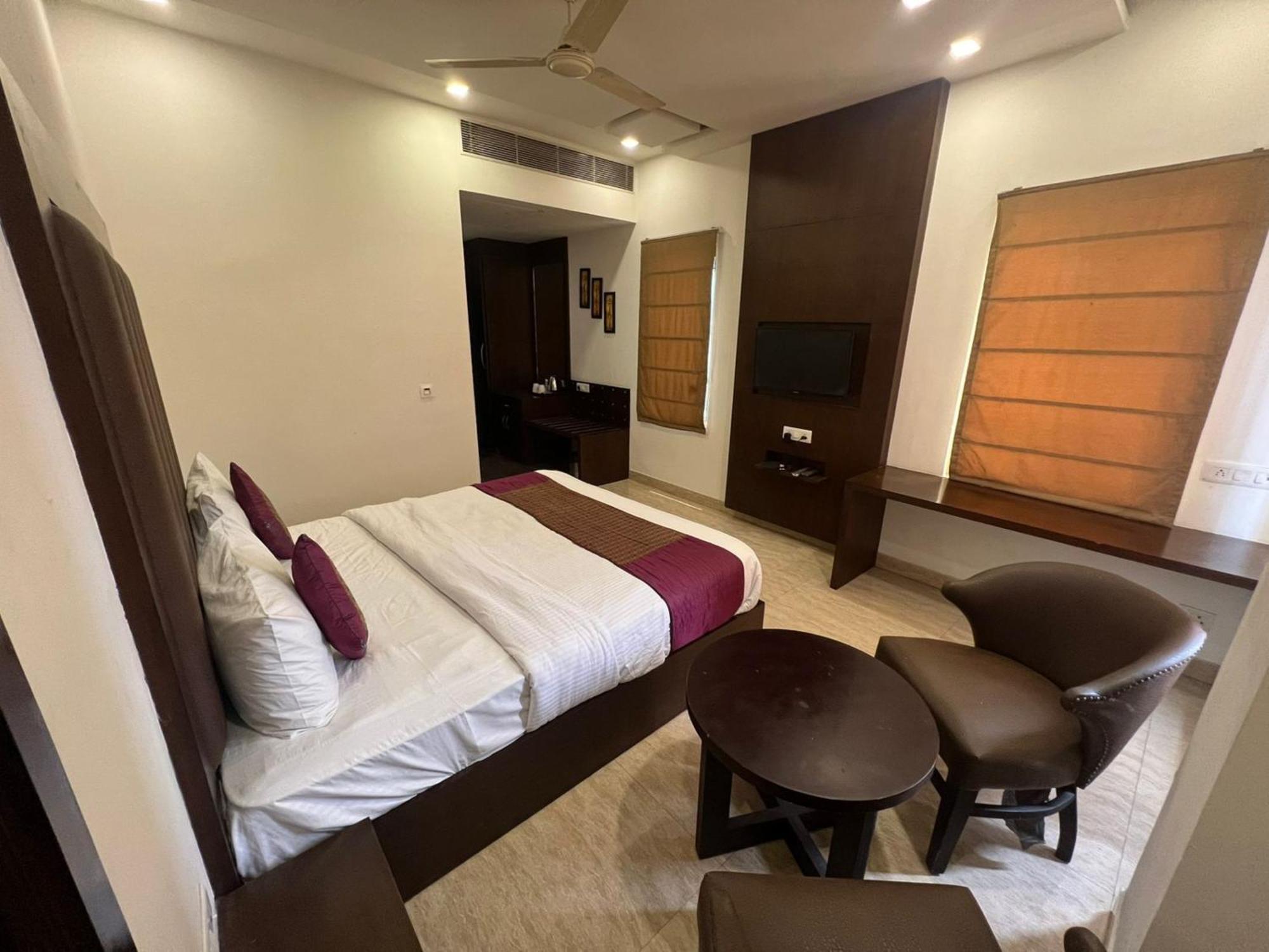 Hotel Royal Palace Hapur Экстерьер фото