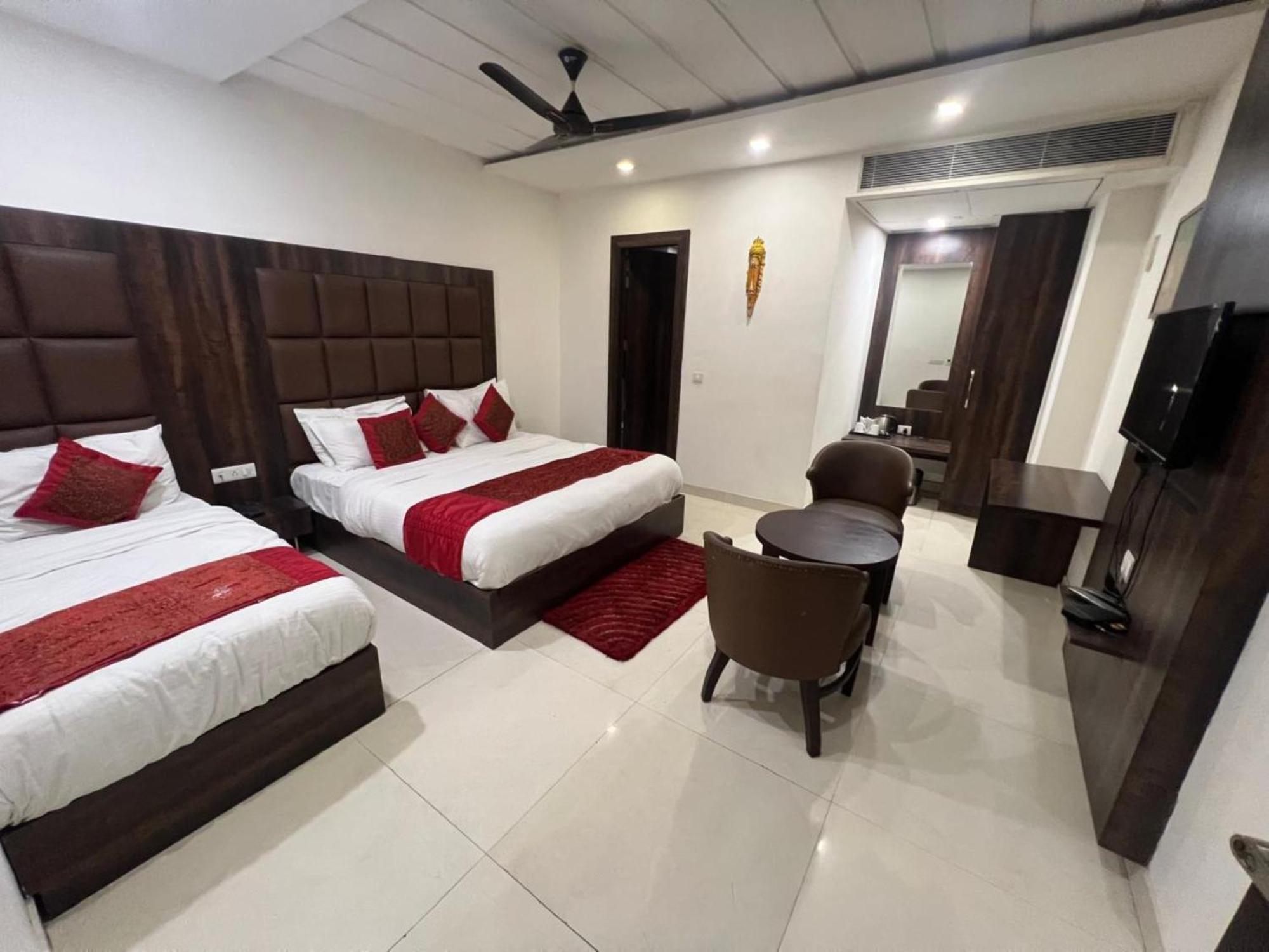 Hotel Royal Palace Hapur Экстерьер фото