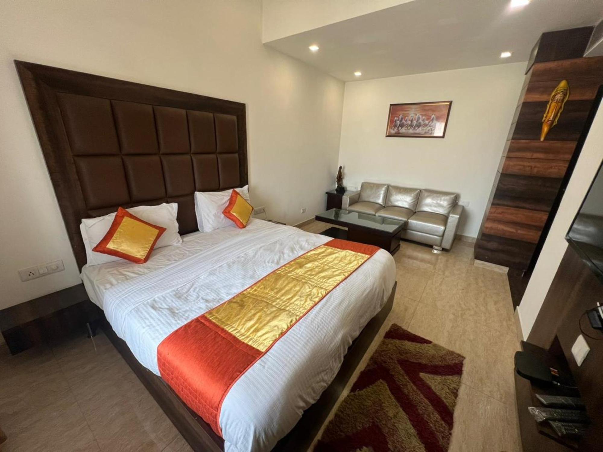 Hotel Royal Palace Hapur Экстерьер фото