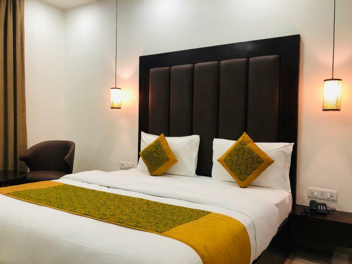 Hotel Royal Palace Hapur Экстерьер фото