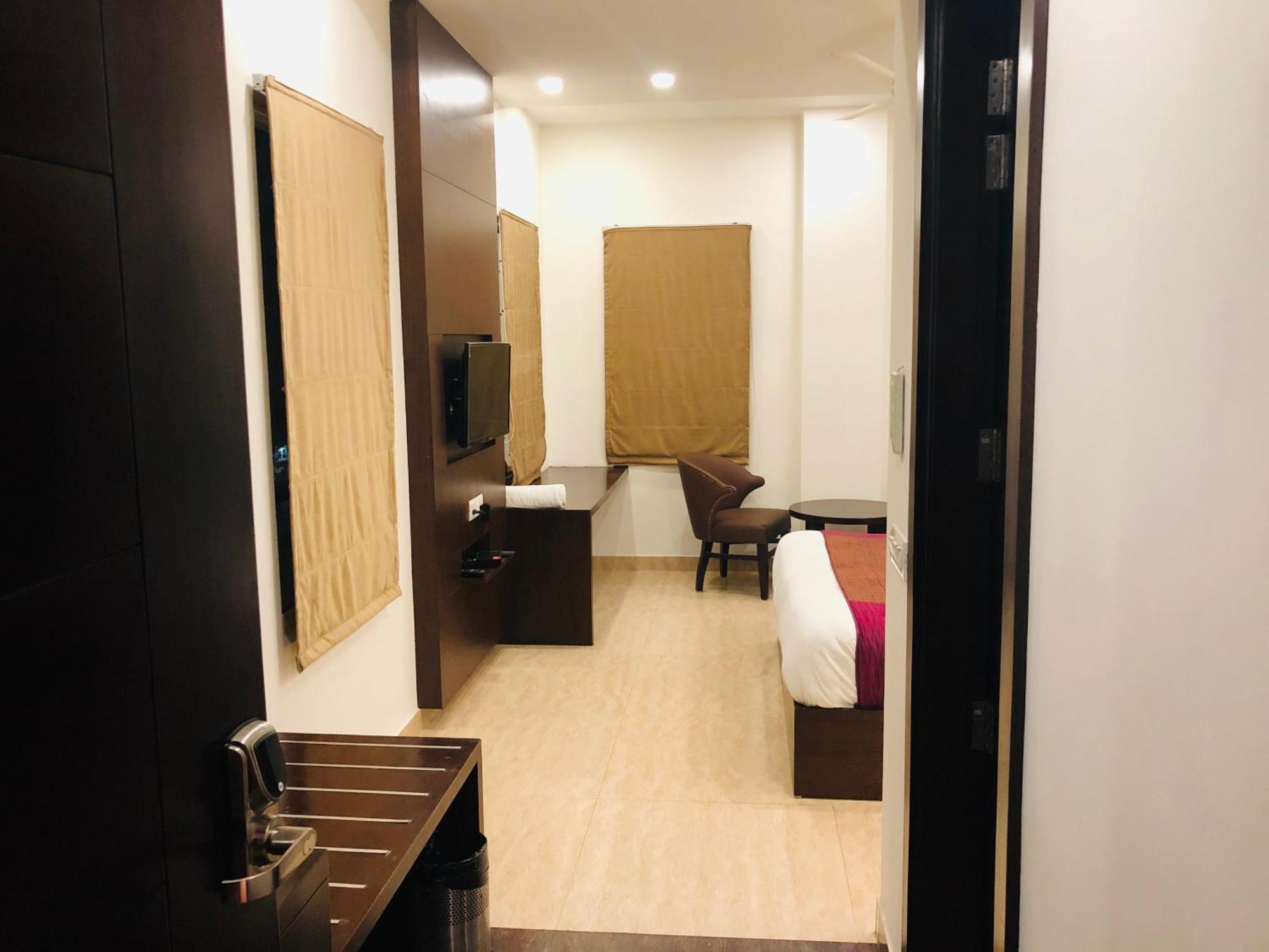 Hotel Royal Palace Hapur Экстерьер фото